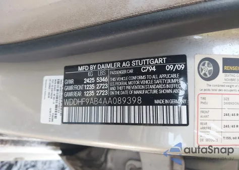 2010 Mercedes-Benz E 550 4Matic z USA, uszkodzony, nr VIN WDDHF9AB4AA089398